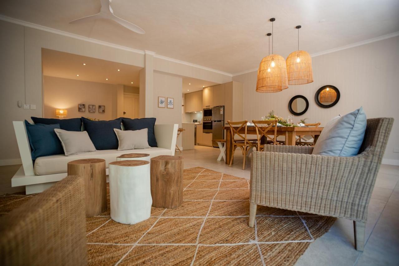 Blue Coral Beachfront Penthouse Flic-en-Flacq Buitenkant foto