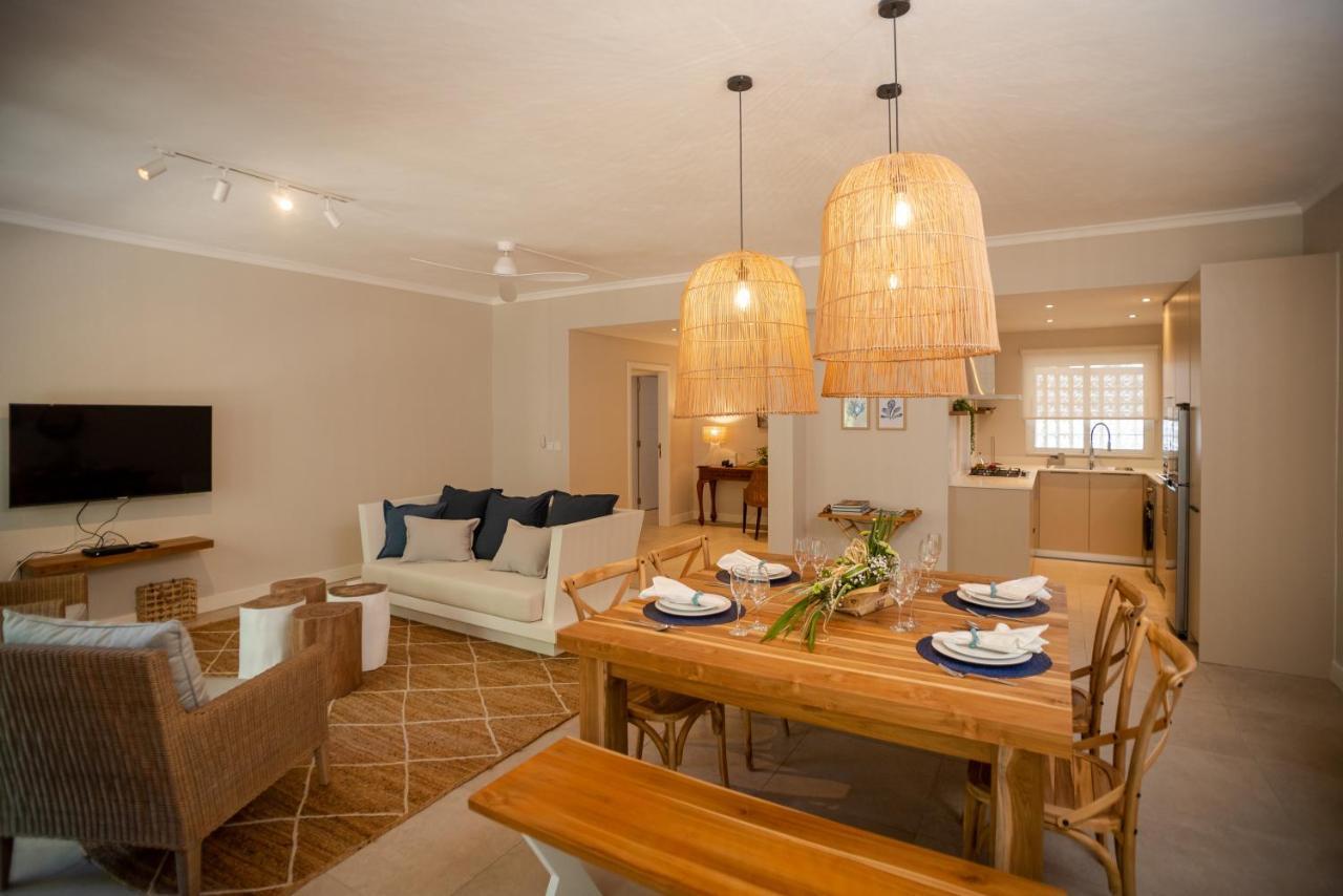 Blue Coral Beachfront Penthouse Flic-en-Flacq Buitenkant foto