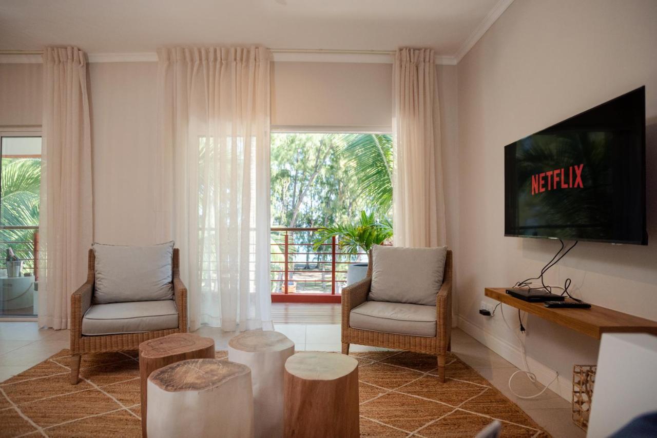 Blue Coral Beachfront Penthouse Flic-en-Flacq Buitenkant foto