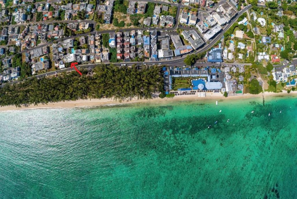 Blue Coral Beachfront Penthouse Flic-en-Flacq Buitenkant foto