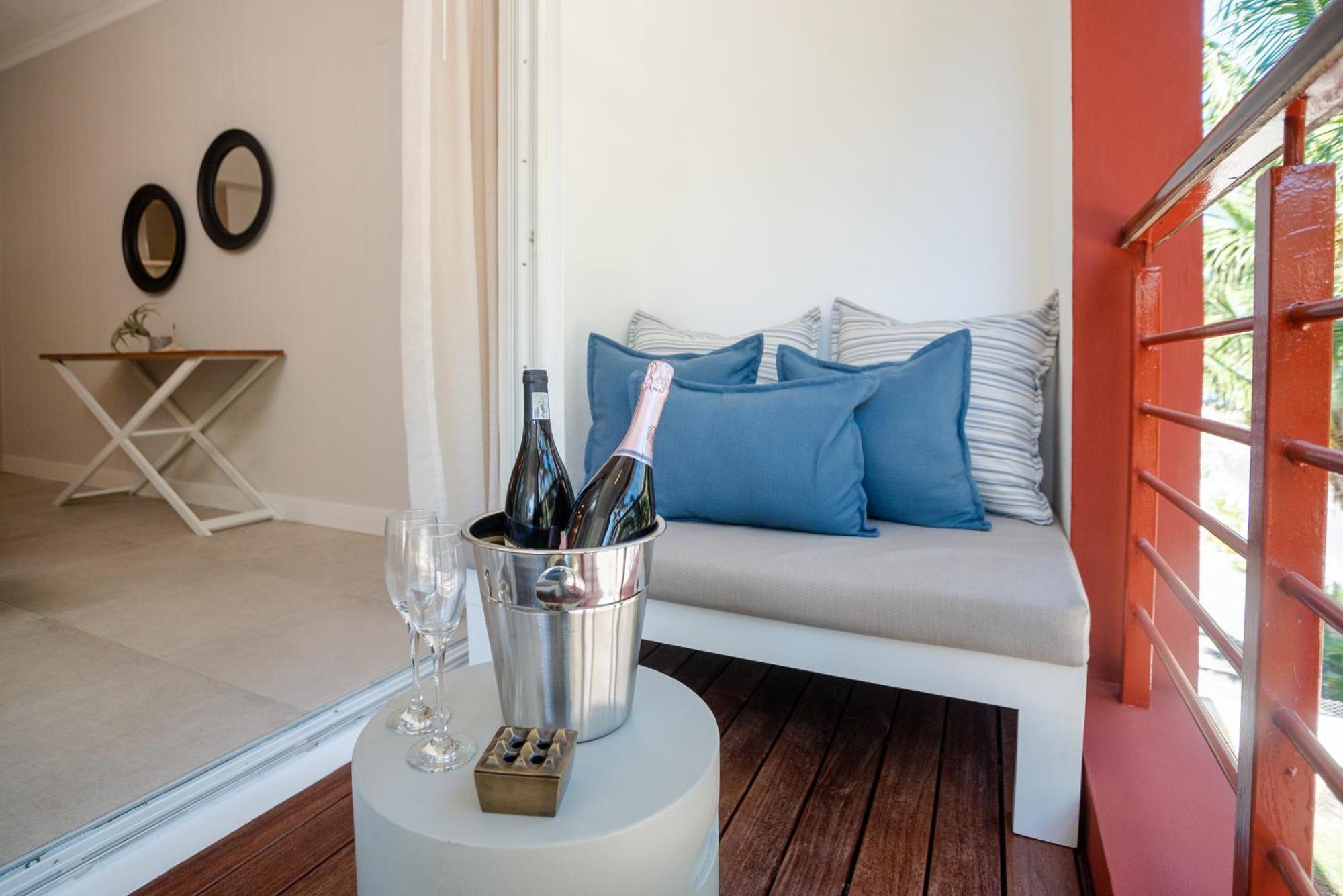Blue Coral Beachfront Penthouse Flic-en-Flacq Buitenkant foto
