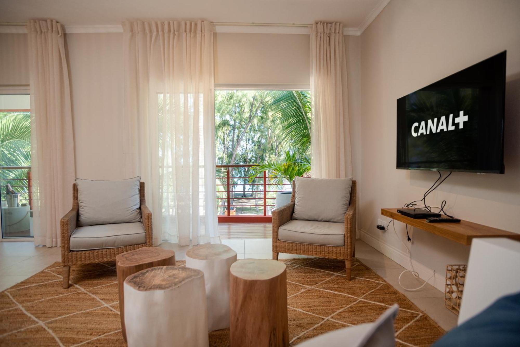 Blue Coral Beachfront Penthouse Flic-en-Flacq Buitenkant foto